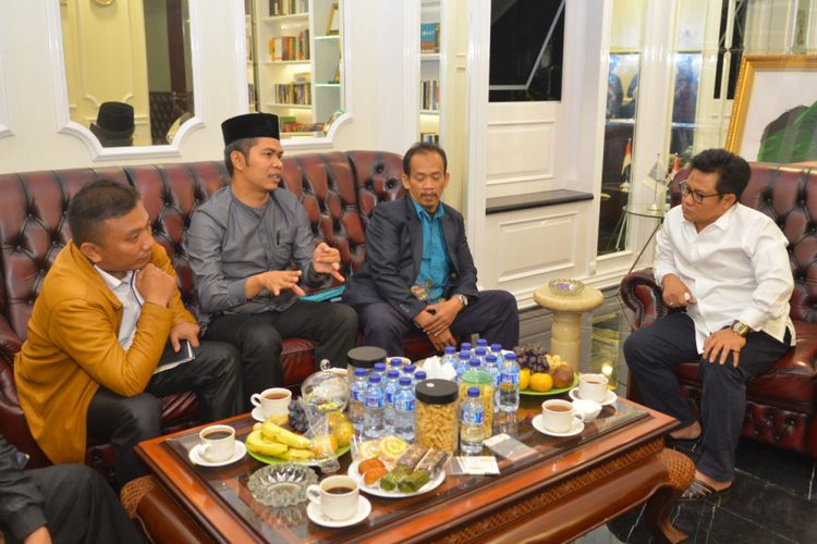 Ketum PKB Muhaimin Iskandar usai bertemu Serikat Pekerja Rokok Tembakau Makanan dan Minuman (SP RTMM) di Kantor DPP PKB, Jakarta, Jumat (15/12/2017).
