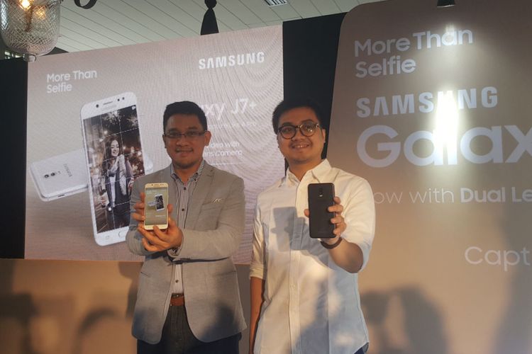 (ki-ka) Denny Galant, Head of Product Marketing, IT, & Mobile Samsung Indonesia dan Irfan Rinaldy, Product Marketing Samsung Mobile di acara peluncuran Galaxy J7 Plus di Jakarta, Selasa (24/10/2017)