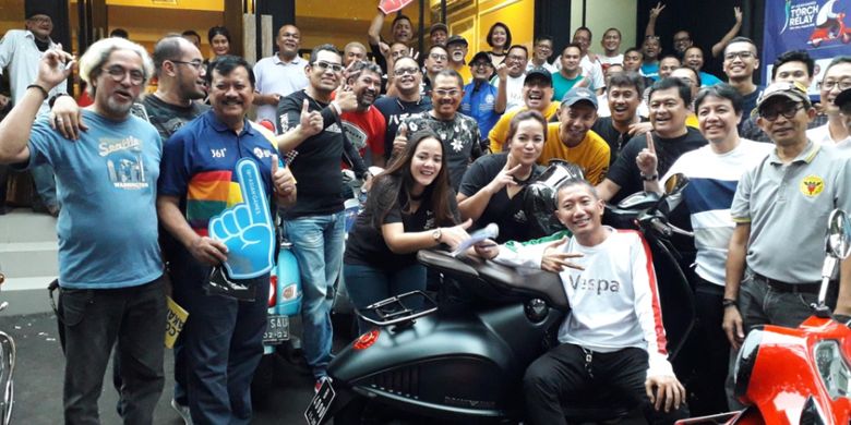 Para anggota gabungan komunitas Vespa yang akan mengawal pawai obor atau torch relay Asian Games di Jakarta pada 15 dan 16 Agustis 2018.