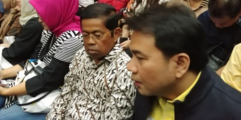 Plt Ketua Umum Partai Golkar Idrus Marham dan Ketua DPP Partai Golkar Aziz Syamsuddin di sidang dakwaan Setya Novanto, Rabu (13/12/2017).