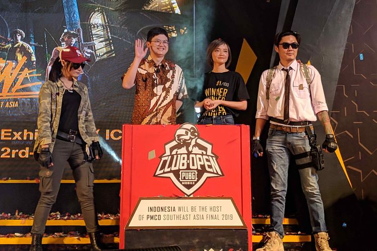 Oliver Ye, PUBG Mobile Marketing Director SEA dab Gaga Li, Head of PUBG Mobile SEA E-sports meresmikan venue Grand Final PMCO SEA 2019 di Jakarta, Jumat (24/5/2019).