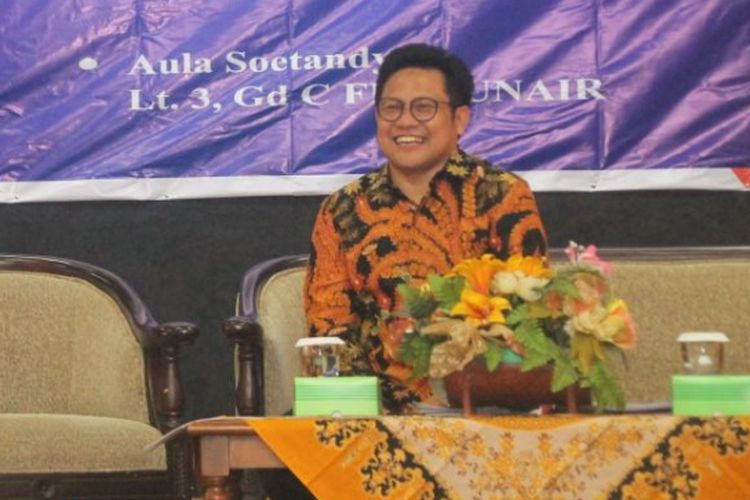 Cak Imin (kanan) dalam diskusi ilmiah kebhinekaan di kampus Unair Surabaya
