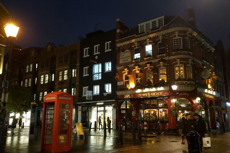 Kawasan Seven Dials yang menghubungkan Soho dengan Covent Garden di London, Inggris.
