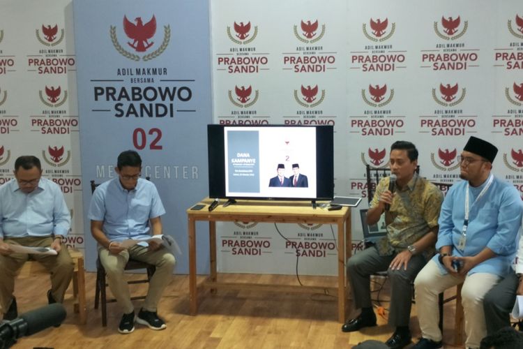 Bendahara Badan Pemenangan Nasional (BPN) Thomas Djiwandono saat menggelar konferensi pers di media center Prabowo-Sandiaga, di Jalan Sriwijaya I, Jakarta Selatan, Selasa (23/10/2018). 