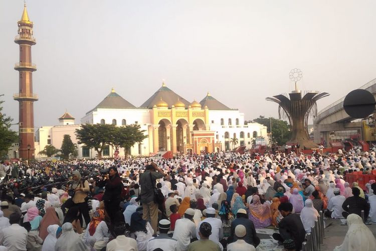Masjid Agung Sultan Mahmud Badaruddin II Palembang dipenuhi ribuan jemaah shalat idul adha