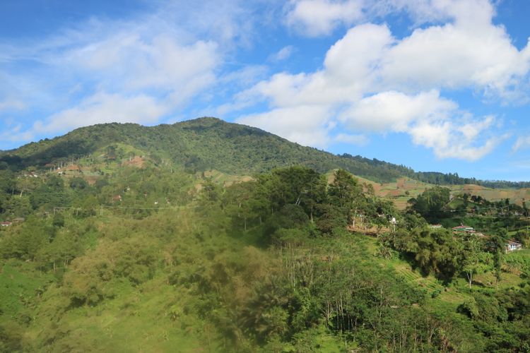 Pemandangan Gunung Gede Pangrango, dari Sahid Eminence Hotel Convention & Resort Ciloto, Puncak.