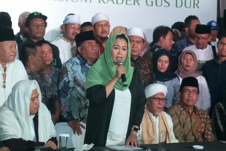 Keluarga Presiden Keempat RI almarhum Abdurrahman Wahid atau akrab disapa Gus Dur menyatakan dukungan politiknya pada pasangan nomor urut 01 Jokowi Widodo-Maruf Amin pada Pemilihan Presiden (Pilpres) 2019. Deklarasi dukungan dibacakan oleh Putri kedua Gus Dur Yenny Wahid di Rumah Pergerakan Politik Gus Dur, Jalan Kalibata Timur I no. 12, Kalibata, Jakarta Selatan, Rabu (26/9/2018). Kompas.com