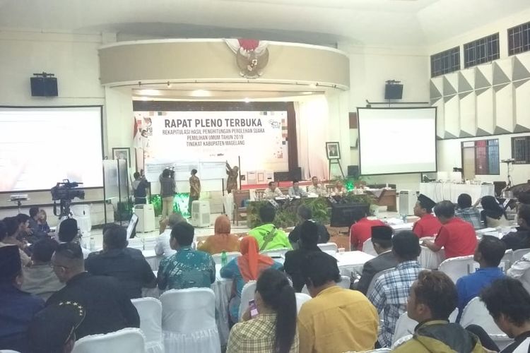 Komisi Pemilihan Umum (KPU) telah menyelesaikan rapat plebo terbuka rekapitulasi hasil perhitungan suara Pemilu 2019 tingkat Kabupaten Magelang untuk Pemilihan Presiden (Pilpres), di Gor Gemilang Magelang, Senin (6/5/2019). 