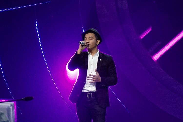 Kontestan Billy Talahatu saat tampil di Indonesian Idol season 9 di Studio 11, MNC Studios, Kebon Jeruk, Jakarta Barat, Senin (22/1/2018). 