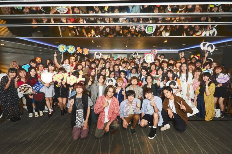 Grup idola asal Jepang Hey! Say! JUMP menemui penggemarnya di The Mira Hotel, Tsim Sha Tsui, Hongkong, Sabtu (7/7/2018).