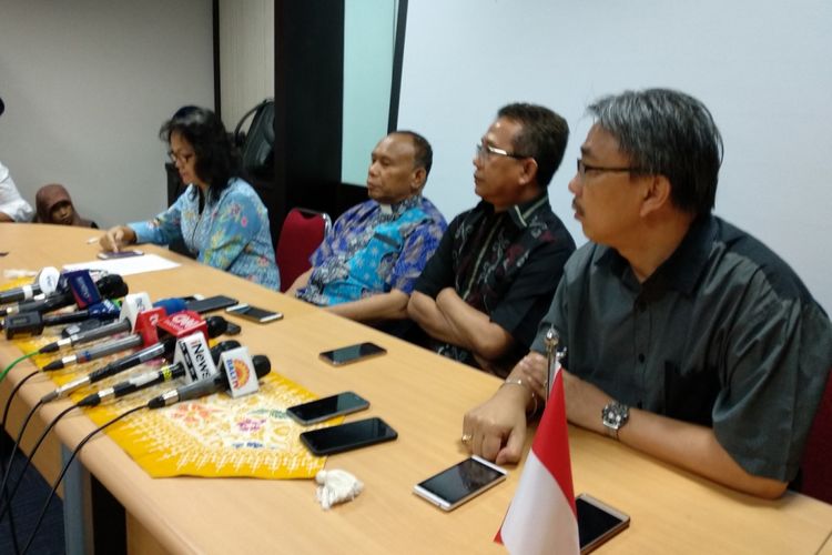 PGI dan KWI mengeluarkan pernyataan sikap terkait peristiwa pemboman gereja di Surabaya, Minggu (14/5/2018)