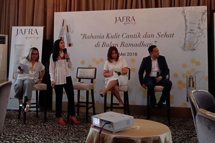 Dermatolog dr. Weny Yulisandrarini S. Ked saat menyampaikan paparannya dalam talkshow bersama Jafra di bilangan Kebayoran Baru, Jakarta Selatan, Rabu (23/5/2018).
