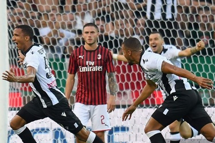 Pemain Udinese Rodrigo Becao berselebrasi seusai mencetak gol ke gawang AC Milan pada laga Serie A Italia di Stadion Friuli, 25 Agustus 2019. AC Milan akhirnya kalah 0-1 di kandang Udinese.(Photo by Alessandro Sabattini/Getty Images) 
Alessandro Sabattini / GETTY IMAGES EUROPE / Getty Images/AFP