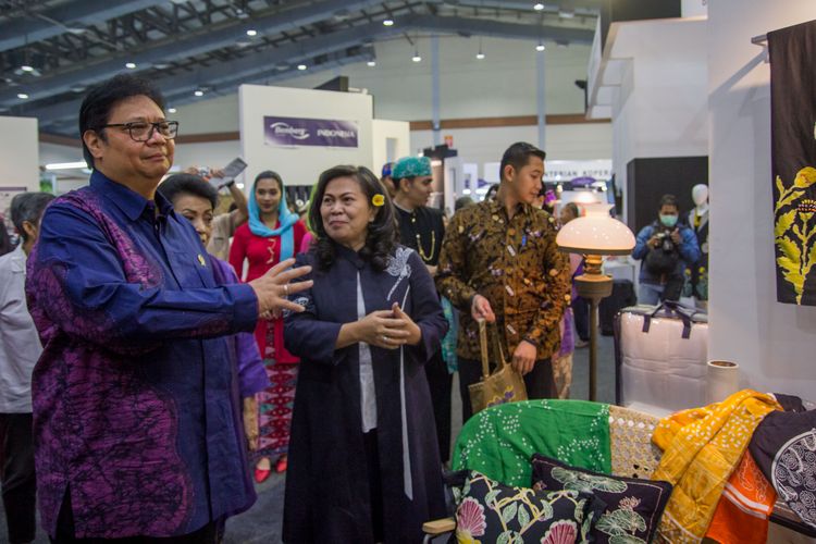 Menteri Airlangga Hartanto  alam pembukaan Adiwastra Nusantara 2019