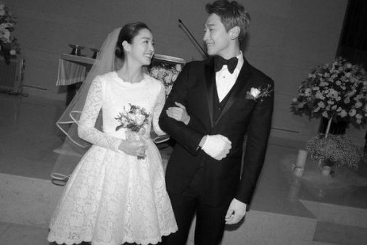 Pasangan selebirti Rain dan Kim  Tae Hee menikah pada awal Januari 2017 dan berbulan madu di Bali.