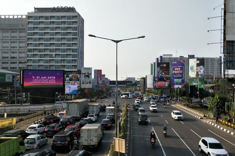 Situasi saat pengalihan arus lalu lintas di Simpang BCP, Kota Bekasi, Rabu (31/7/2019).