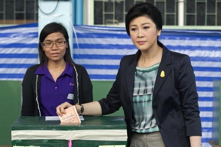 Mantan Perdana Menteri Thailand Yingluck Shinawatra memberikan suara dalam pemilihan umum yang dipercepat untuk mengatasi aksi. unjuk rasa anti-pemerintah yang sudah berlangsung selama tiga bulan.