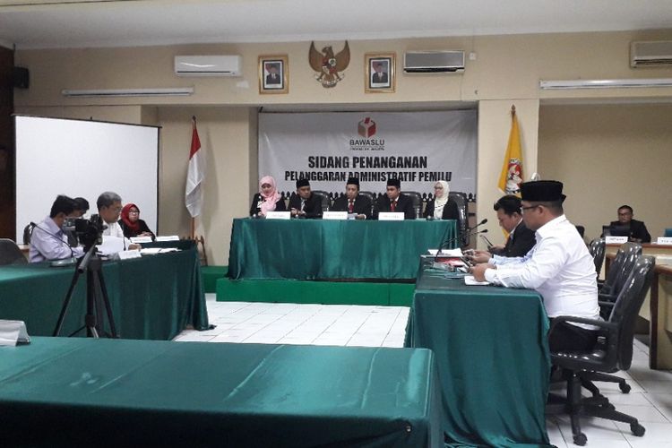 Suasana sidang penyampaian laporan pelapor terkait dugaan pelanggaran kampanye Jokowi-Maruf di Kantor Bawaslu, Senin (22/10/2018).