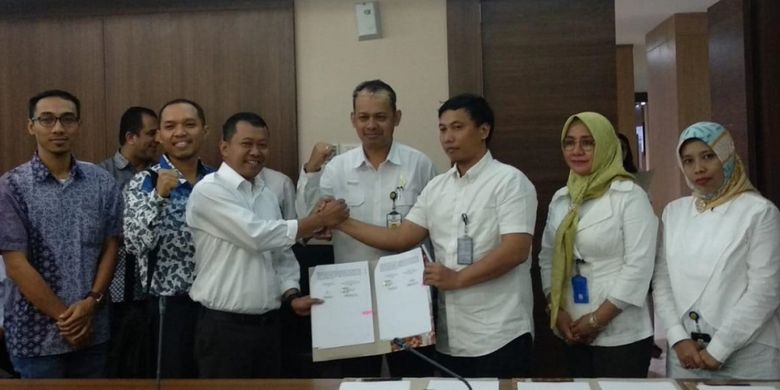 Penandatanganan kontrak kerja sama antara Direktorat Bina Penataan Bangunan, Ditjen Cipta Karya, Kementerian PUPR dengan PT Waskita Karya (Persero) Tbk, di kantor Kementerian PUPR, Jakarta, Rabu (5/12/2018).