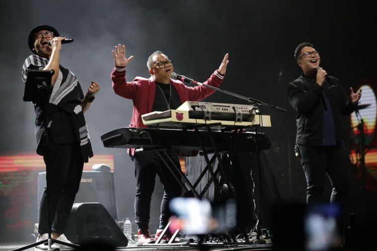 Kerispatih tampil bersama vokalis lamanya, Sammy Simorangkir dan mantan keyboardistnya, Badai di Love Festival Vol 3 di JCC, Senayan, Jakarta (8/2/2019).