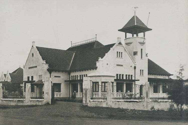 Kantor pertama British Council di Bandung, Jawa Barat, yang merupakan kantor pertama lembaga ini di Indonesia.