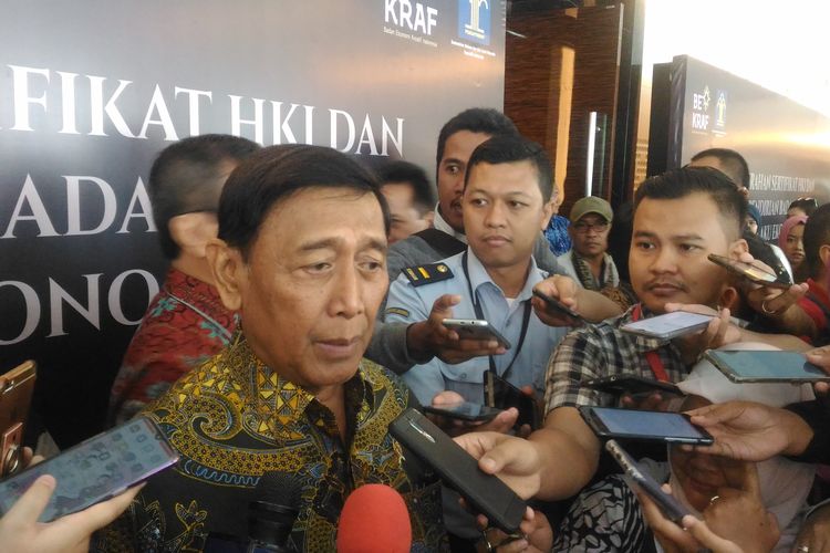 Menteri Koordinator Politik, Hukum, dan Keamanan (Menko Polhukam), Wiranto, di hotel JS Luwansa, Kuningan, Jakarta Selatan, Senin (8/4/2019). 