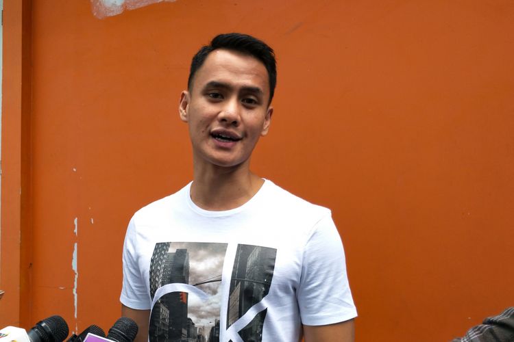Pembawa acara Choki Sitohang dalam sesi wawancara di kawasan Tendean, Jakarta Selatan, Jumat (19/1/2018).
