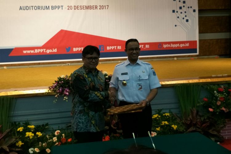 Gubernur DKI Jakarta Anies Baswedan melakukan MoU dengan BPPT terkait pembangunan Pembangkit Listrik Tenaga Sampah di TPST Bantargebang, Rabu (20/12/2017). 