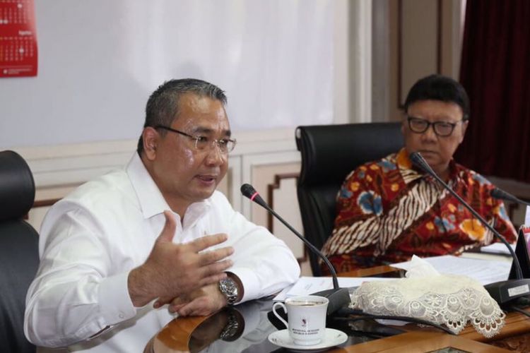 Menteri Desa, Pembangunan Daerah Tertinggal, dan Transmigrasi (PDTT), Eko Putro Sandjojo saat berkoordinasi dengan Menteri Dalam Negeri, Tjahjo Kumolo terkait penyempurnaan pengelolaan dana desa, Kamis (10/8/2017).