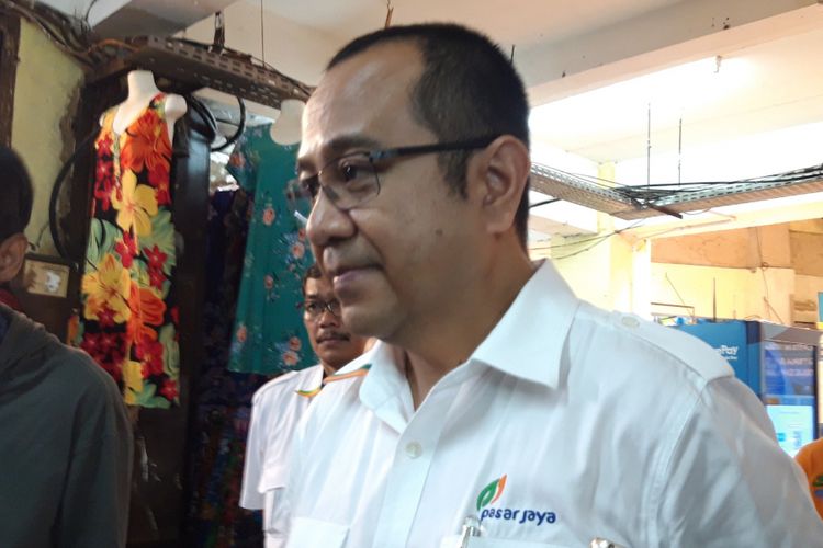 Direktur PD Pasar Jaya Arief Nasrudin di Pasar Kramatjati, Jakarta Timur, Selasa (18/12/2018) dalam rangka sosialisasi larangan penggunaan kantong plastik 