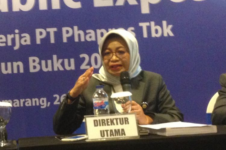 Direktur Utama PT Phapros Barokah Sri Utami seusai RUPS tutup buku 2017 di Semarang, Kamis (26/4/2018)