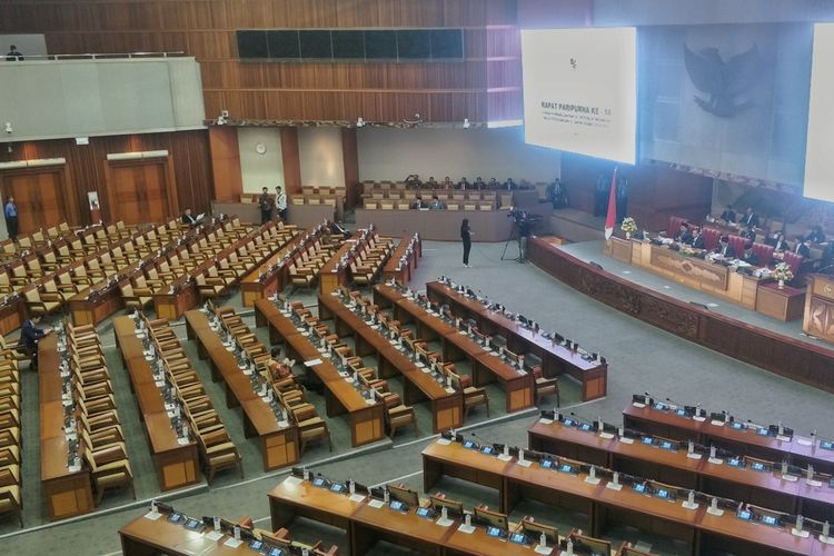 Dewan Perwakilan Rakyat (DPR) menggelar Rapat Paripurna ke-14 masa sidang IV di Gedung Nusantara II, Kompleks Parlemen, Senayan, Jakarta, Selasa (19/3/2019).