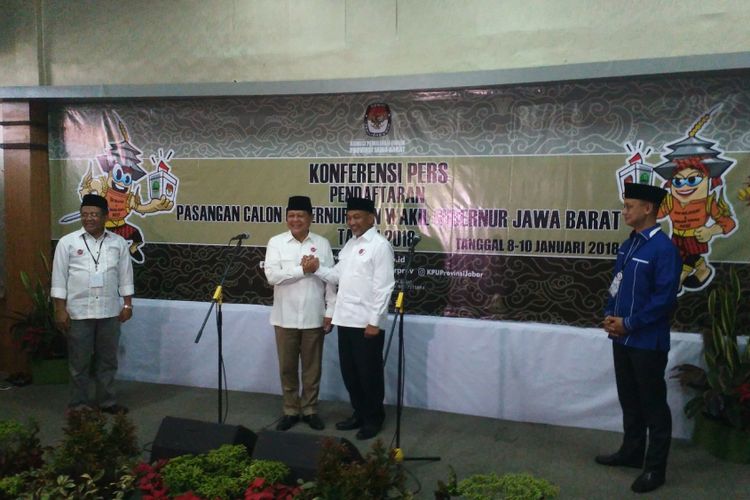 Pasangan Asyik (Sudrajat-Ahmad Syaikhu) menjadi salah satu kontestan calon gubernur dan wakil gubernur dalam ajang Pilkada Jawa Barat 2018 setelah mendaftarkan diri ke KPU Jawa Barat, Jalan Garut, Kota Bandung, Rabu (10/1/2018). 