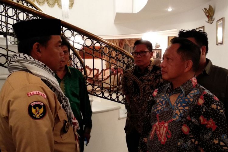 Kapolri Jenderal Tito Karnavian sempat menemui relawan kemanusiaan dari Kwartir Nasional Gerakan Pramuka Eko Sulistio di kantor Kedutaan Besar Republik Indonesia (KBRI) di Yordania pada Selasa (8/5/2018).