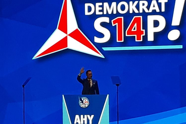 Agus Harimurti Yudhoyono atau AHY saat menyampaikan pidato penutup di di akhir penyelenggaraan Rapat Pimpinan Nasional (Rapimnas) Partai Demokrat di Sentul, Bogor, Jawa Barat, Minggu (11/3/2018).