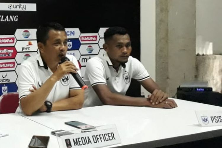 Pelatih PSIS Semarang, Jafri Sastra pada jumpa pers selepas laga melawan Persipura Jayapura di Stadion Moch Soebroto, Rabu (6/3/2019).