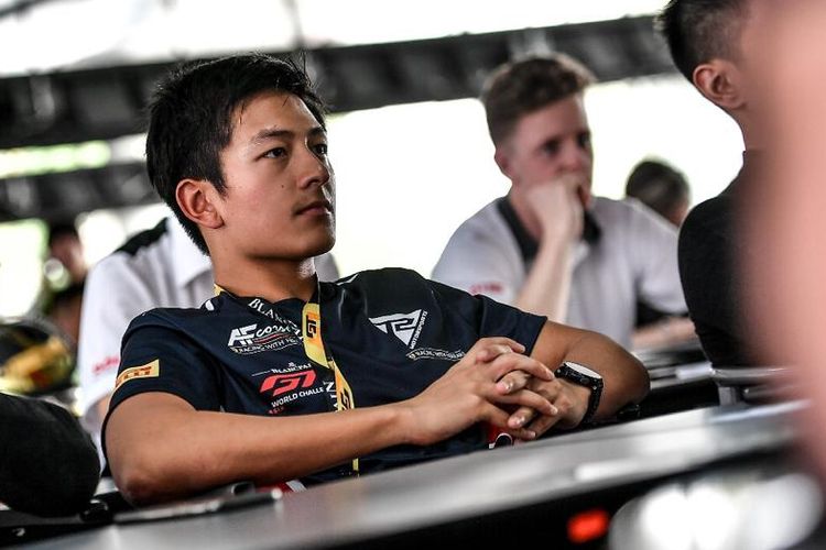 Pebalap tim T2 Motorsports, Rio Haryanto dan David Tjiptobiantoro bersiap untuk menjalani balapan perdana Blancpaint World Asia Series 2019 akhir pekan ini (7-8/4/2019)
