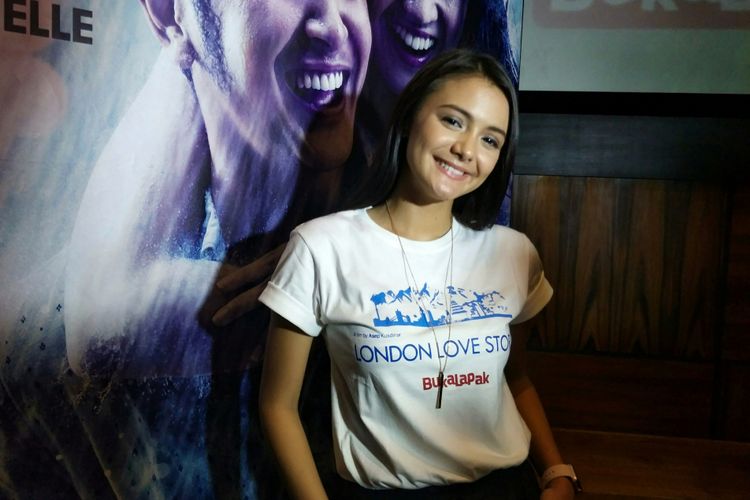 Artis peran Amanda Rawles dalam jumpa pers peluncuran trailer film London Love Story 3 di kawasan Kemang, Jakarta Selatan, Jumat (5/1/2017).