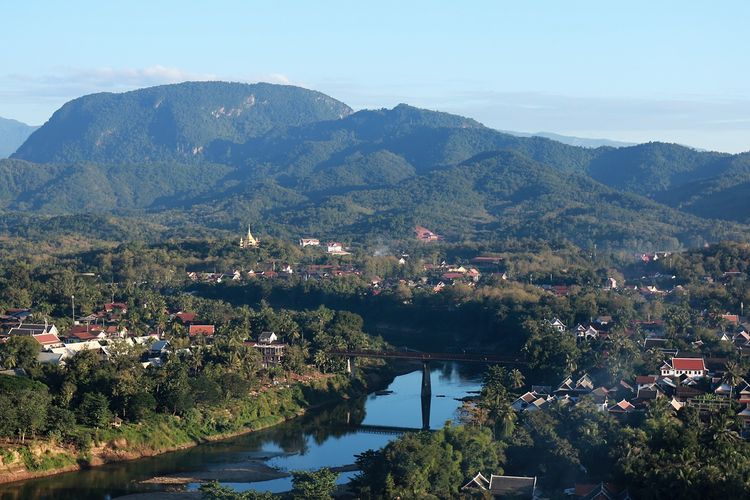 Luang Prabang adalah salah satu kota di negara Laos yang menjadi salah satu destinasi wisata terindah di Benua Asia.