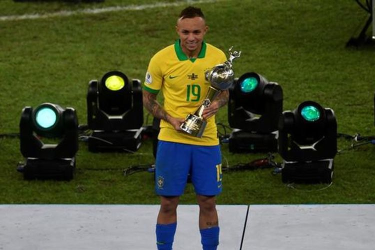 Winger timnas Brasil, Everton Soares, tampil sebagai top skor di ajang Copa America 2019