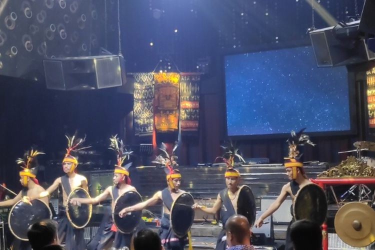 Penampilan Tari Kataga di acara Malam.Oagelaran Seni dan Budaya Sumba Tengah.