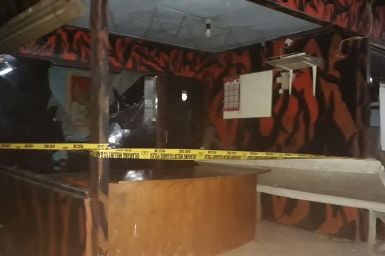 Tampak markas Ormas Pemuda Pancasila di Jalan Raya Hankam, Cipayung, Jakarta Timur hancur dirusak sekelompok massa, Rabu (12/12/2018).