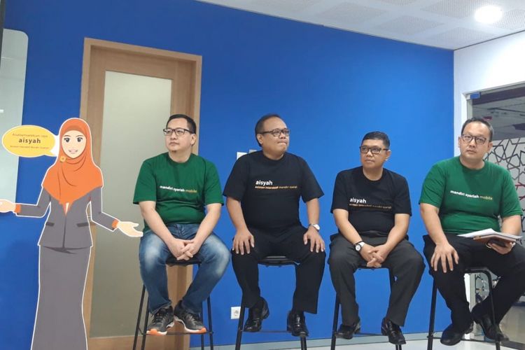 Peluncuran itur chatbot Aisyah Bank Mandiri Syariah di kantor Bank Mandiri Syariah di Jakarta, Senin (26/11/2018).