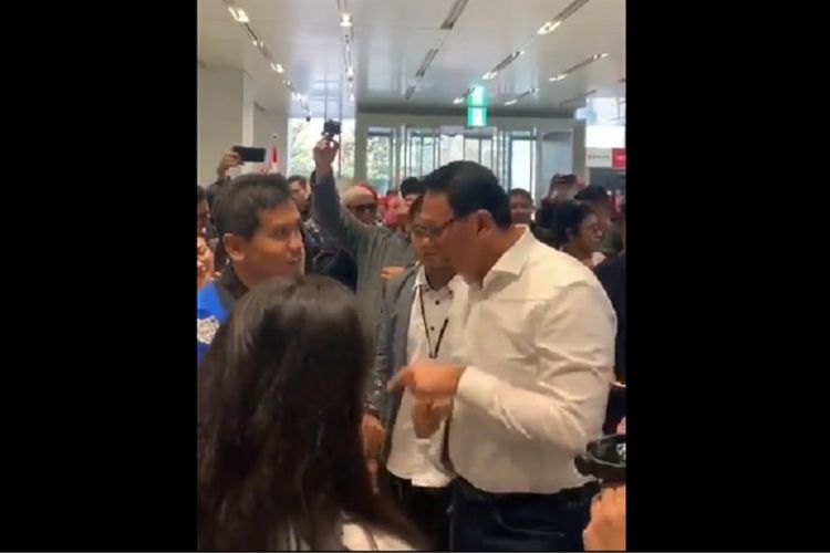 Bidik layar video mantan Gubernur DKI Basuki Tjahaja Purnama protes saat ingin mencoblos di TPS Osaka, Jepang.