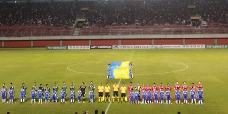 Suasana jelang kick-off laga antara PSS Sleman dan PDRM FA, di Stadion Maguwoharjo, Sleman, Yogyakarta, Selasa (16/1/2018) malam.