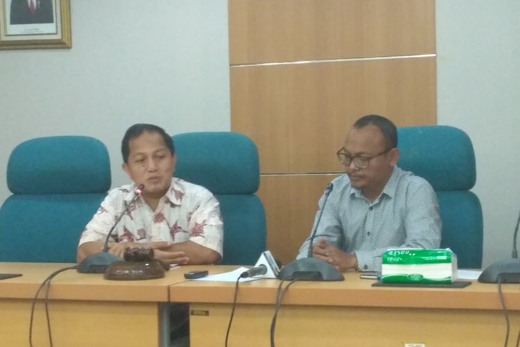 Sekretaris Komisi A Syarif (kanan) dan anggota Komisi A Tubagus Arief (kiri) di Gedung DPRD DKI Jakarta, Jalan Kebon Sirih, Selasa (29/8/2017). 