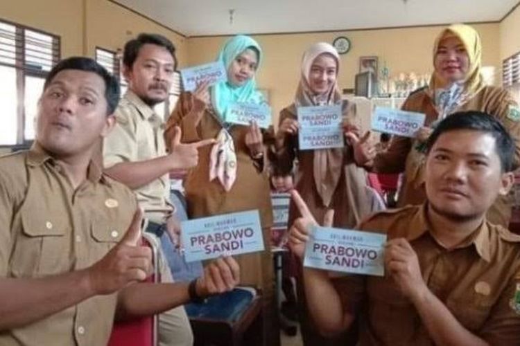 BPN Prabowo-Sandiaga Bela 6 Guru Honorer yang Dipecat karena Pose Dua Jari