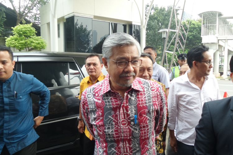 Gubernur Sulawesi Tenggara Nur Alam tiba di Gedung KPK Jakarta, Rabu (5/7/2017).