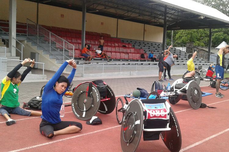 Atlet disabilitas yang akan berlaga di Asian Para Games (APG) 2018 mengikuti pelatnas di Stadion Sriwedari Solo, Jawa Tengah, Senin (15/1/2018).