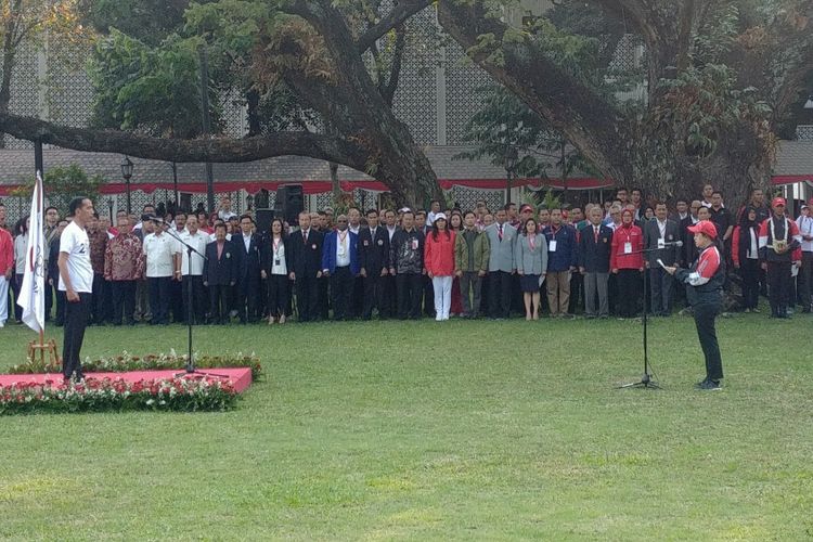 Presiden Joko Widodo melepas atlet dan tim official yang akan berlaga di Asian Games XVIII 2018. Acara pelepasan berlangsung di halaman tengah Istana Kepresidenan, Jakarta, Rabu (8/8/2018). 
